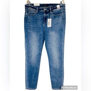 Judy Blue NWT Skinny Fit Mid Rise 15/32 Jeans